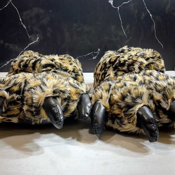 Unbranded Shoes - Unbranded Women’s Leopard Print Slipper Brown/Black sz 7/8